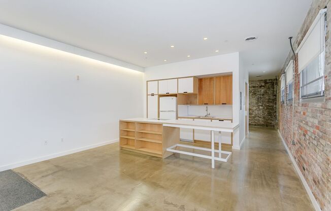 1 bed, 1 bath, $975, Unit Loft E