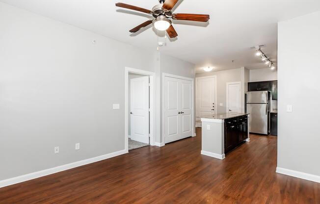 1 bed, 1 bath, 651 sqft, $1,300