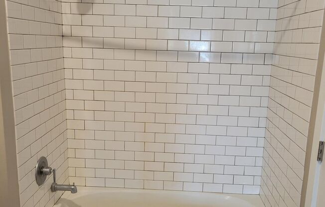 1 bed, 1 bath, 820 sqft, $2,475, Unit 216