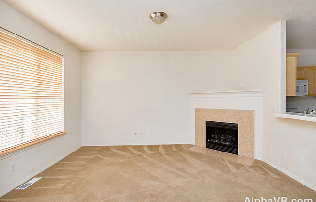 Charming 3 Bedroom | 2.5 Bathroom Townhome | Arbor Station Community | HOA Clubhouse | Pool | High-Speed Internet Included