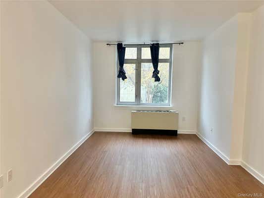 4026 COLLEGE PT BLVD