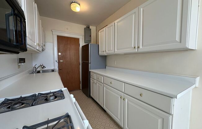 Studio, 1 bath, 500 sqft, $1,800, Unit 6