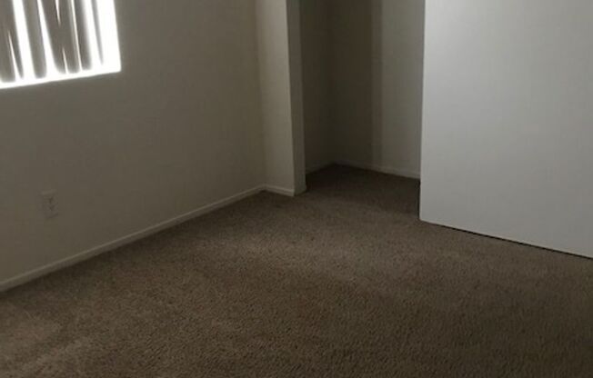 2 beds, 1 bath, 803 sqft, $1,050, Unit #1054