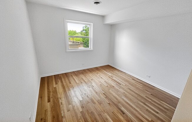 3 beds, 2 baths, $3,295, Unit 502