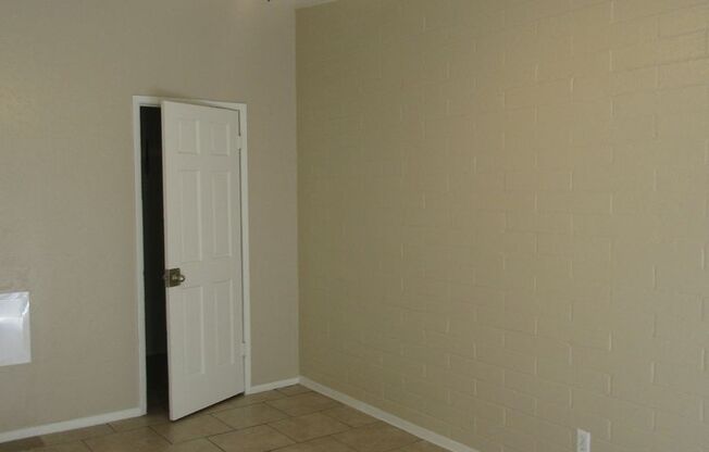 2 beds, 1 bath, 930 sqft, $925, Unit #1