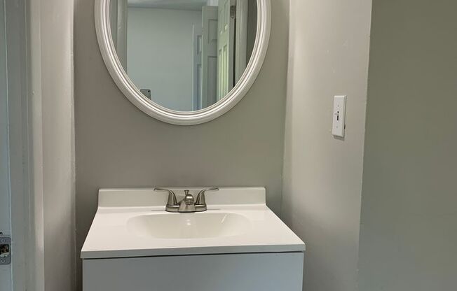 3 beds, 1 bath, 960 sqft, $1,250, Unit 209