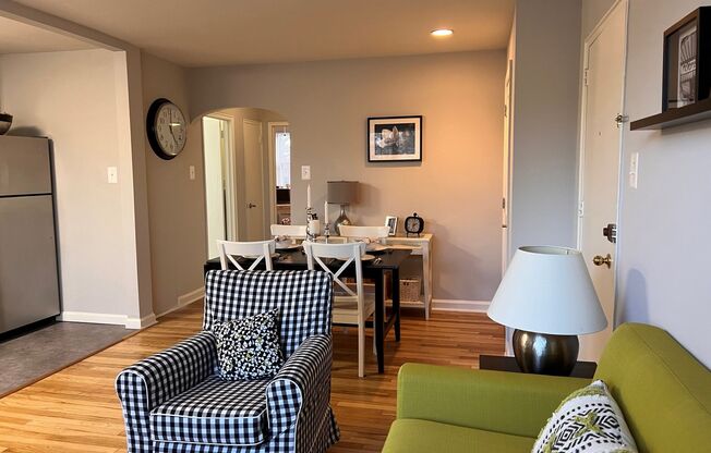2 beds, 1 bath, 785 sqft, $1,895, Unit B3-2