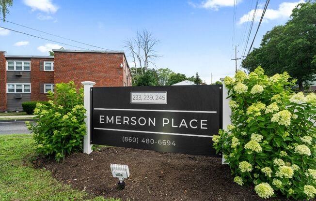 2 beds, 1 bath, 925 sqft, $2,375, Unit W16
