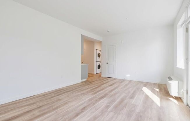 1 bed, 1 bath, 569 sqft, $1,595, Unit 404