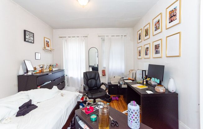 3 beds, 1 bath, $3,300, Unit Unit #16