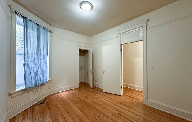 4-BEDROOM DEPAUL UNIVERSITY APARTMENT – FIRST FLOOR