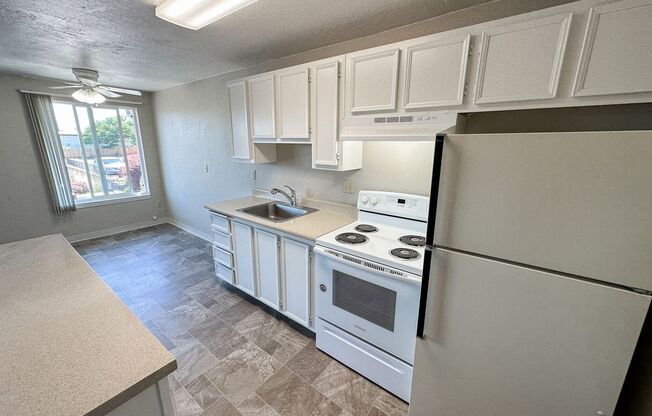 1 bed, 1 bath, 640 sqft, $1,095, Unit 18