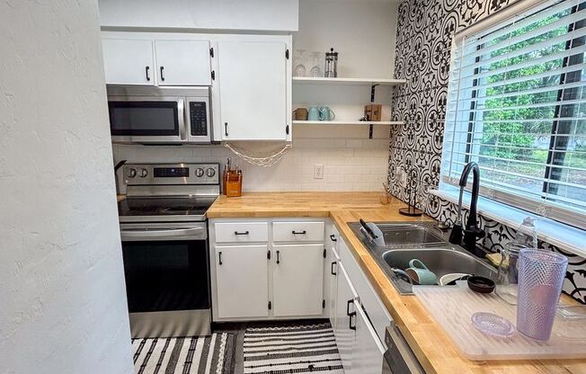 1038 SW 6th Drive Unit A - Pet Friendly!