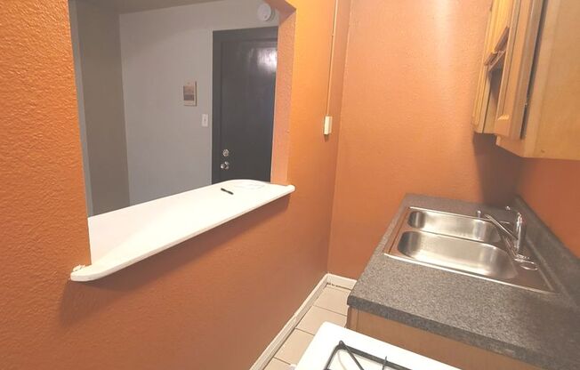 Studio, 1 bath, $825, Unit 09