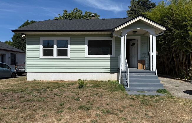 Beautifully Updated 2BD/1BA Home / 2 Weeks Free Rent Credit upon approval and move in!!