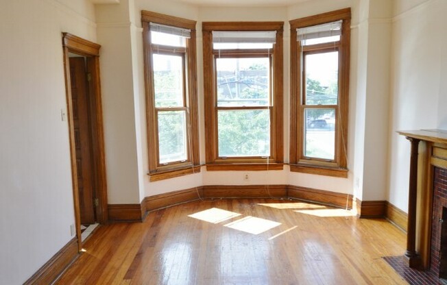 638 W Drummond Pl 20