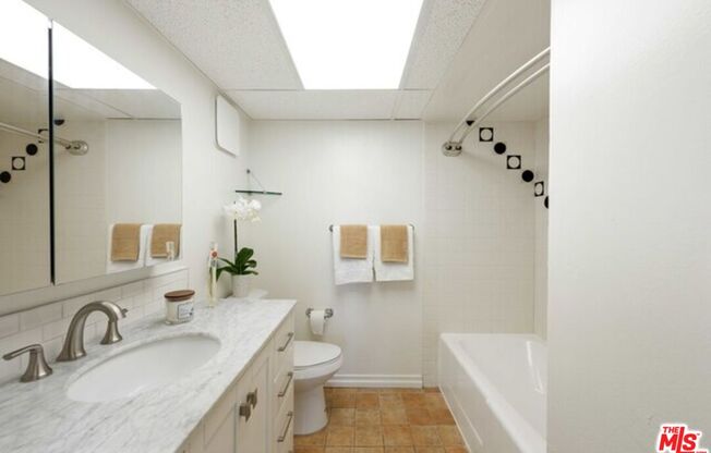 2 beds, 2 baths, 1,099 sqft, $4,500, Unit 1210