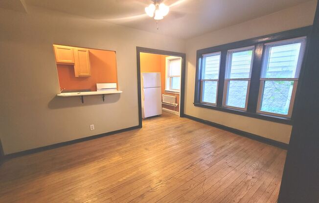 Studio, 1 bath, $825, Unit 09