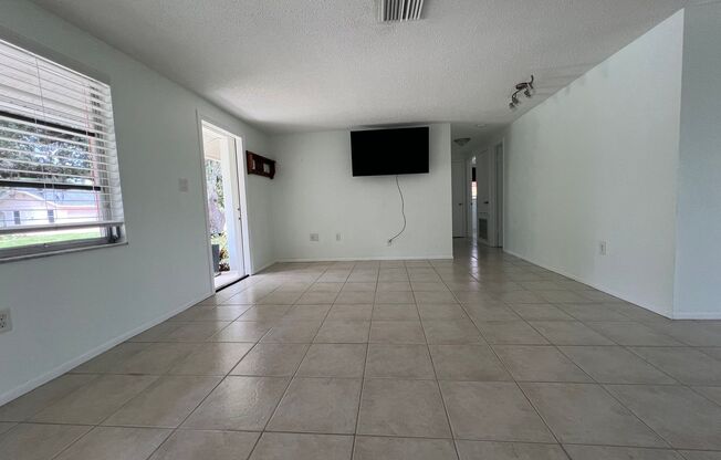 ** Annual ** 2 Bed / 2 Bath ** Single Family Home ** Conveniently Located ** $1,550