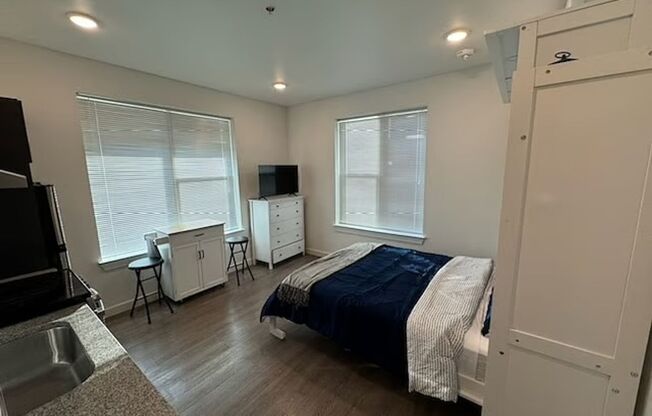 Studio, 1 bath, 327 sqft, $1,395, Unit #219