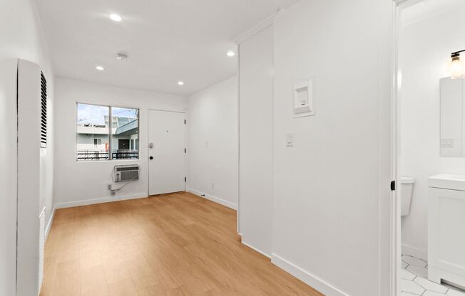 Studio, 1 bath, 350 sqft, $1,495, Unit Unit #21