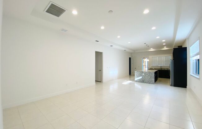 Beautiful brand new house in Eagle Creek community within heart of medical city.