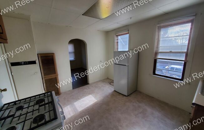 1 bed, 1 bath, 675 sqft, $725, Unit 2R