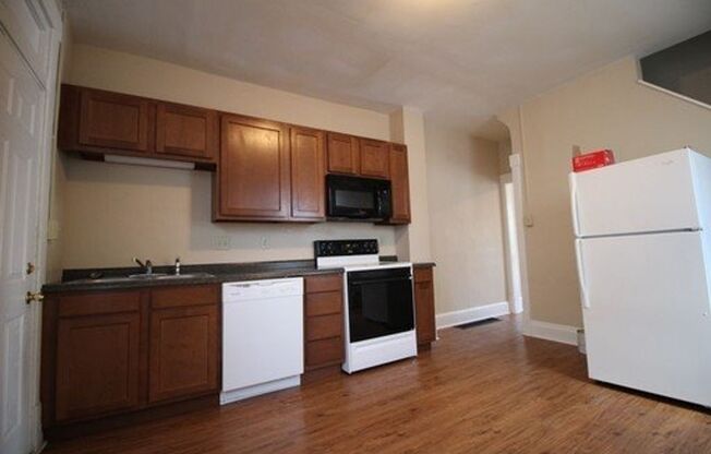 2 beds, 1 bath, 853 sqft, $895, Unit 409 Welch