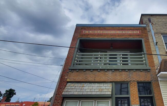 Beautiful 2BR/1BA Apartment with Utilities Included – Prime Downtown Location