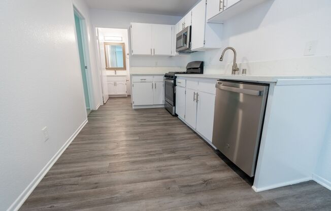 2 beds, 1 bath, 1,000 sqft, $1,898, Unit 301
