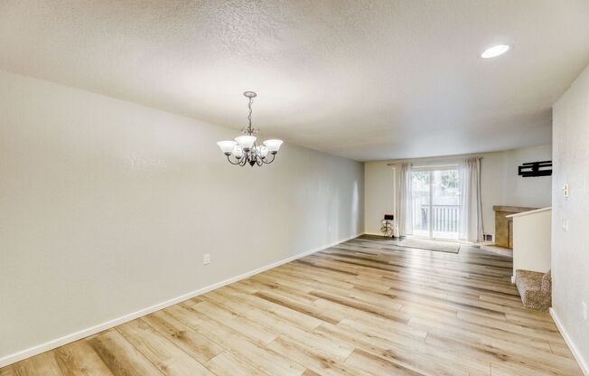 Updated and Well-Equipped 2 Bedroom 1.5 Bath Lynnwood Townhouse!