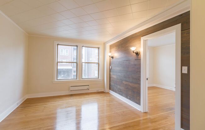 2 beds, 1 bath, 890 sqft, $2,850, Unit 15
