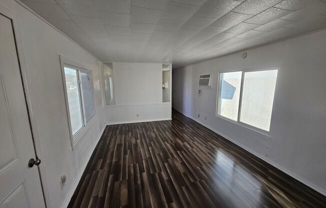 2 Bed 1 Bath Fenced Mobile