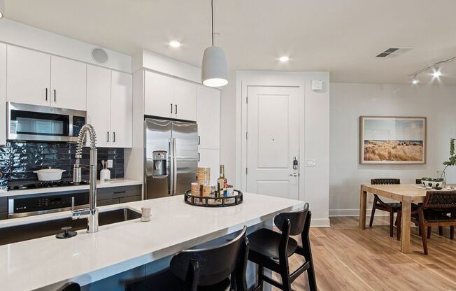 1 bed, 1 bath, 838 sqft, $1,749, Unit 524