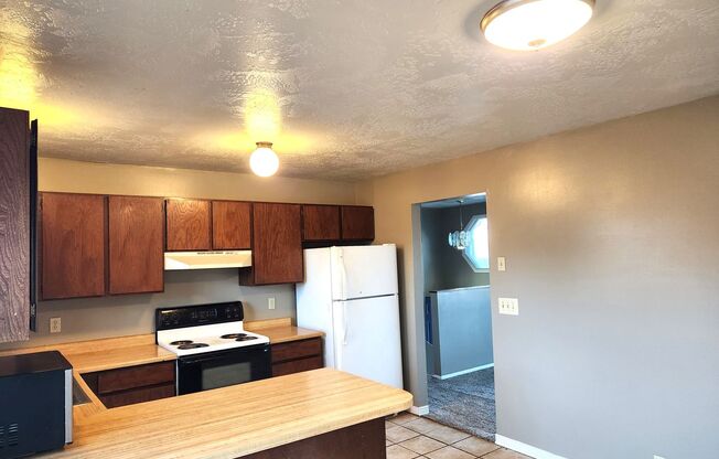 4 beds, 2 baths, $1,995, Unit 5330 W