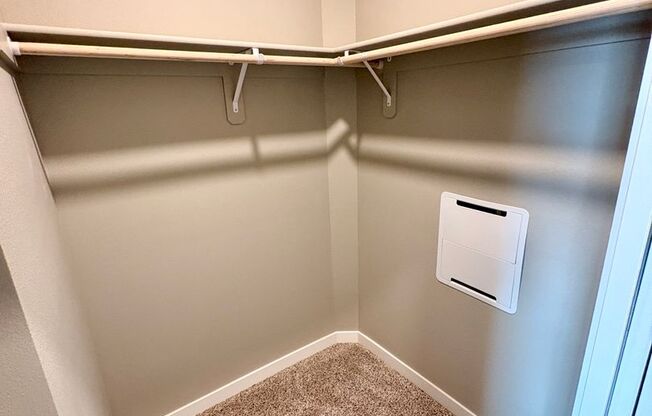 3 beds, 2 baths, 1,190 sqft, $2,395, Unit 208