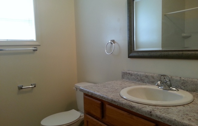 2 beds, 1.5 baths, 1,050 sqft, $795, Unit 40