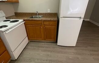 Studio, 1 bath, $995, Unit Apt #10