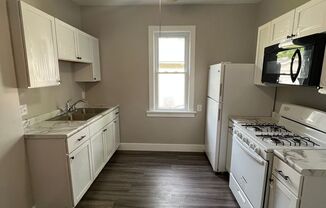 2 beds, 1 bath, $1,050, Unit 2026 LeClaire St.