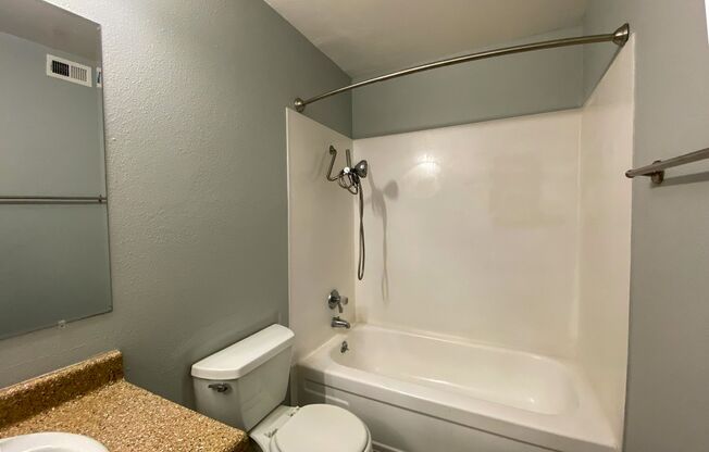 2 beds, 1 bath, 840 sqft, $1,625, Unit RO-83