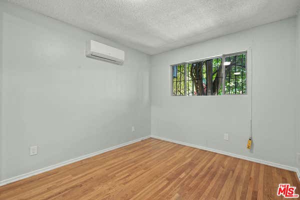 2 beds, 1 bath, 956 sqft, $3,250