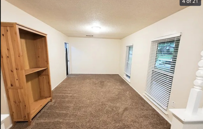 1 bed, 1 bath, $1,000, Unit Unit 1 Master