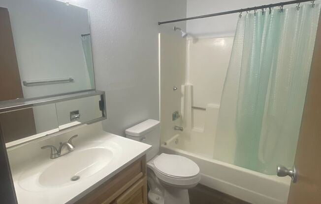 2 beds, 1 bath, 850 sqft, $850, Unit 903 - 25