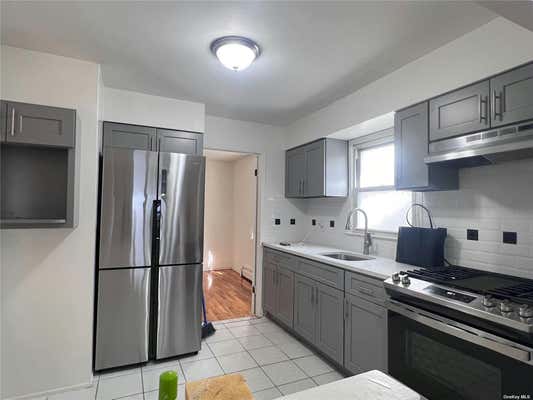 2 beds, 1 bath, $2,500