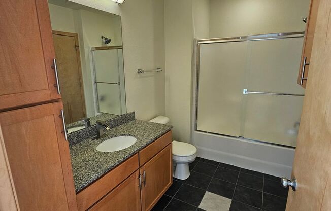 1 bed, 1 bath, 735 sqft, $1,675, Unit 404