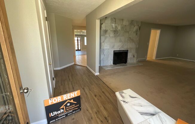 3 bdrm 2 bath Home 2 car Garage small dog Friendly