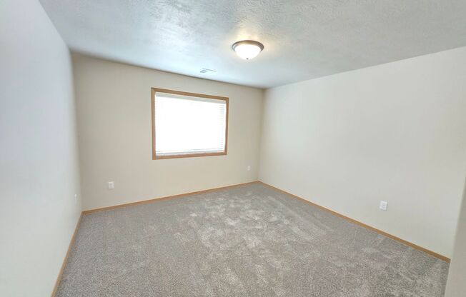 2 beds, 1 bath, 1,090 sqft, $1,230, Unit 3400 208