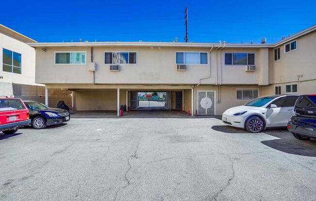 Convenient Inglewood Living Near SoFi & 105 Freeway!