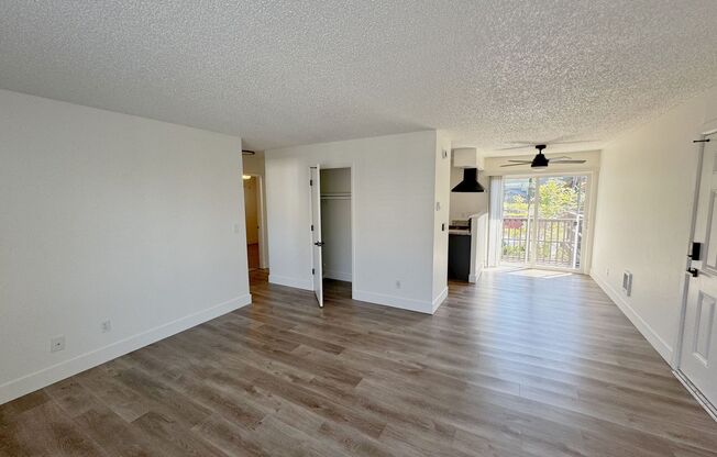 2 beds, 1 bath, 890 sqft, $1,455, Unit 24