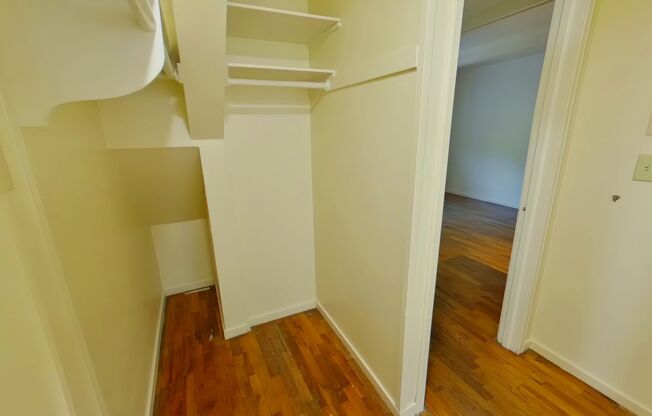 Studio, 1 bath, $1,100, Unit H